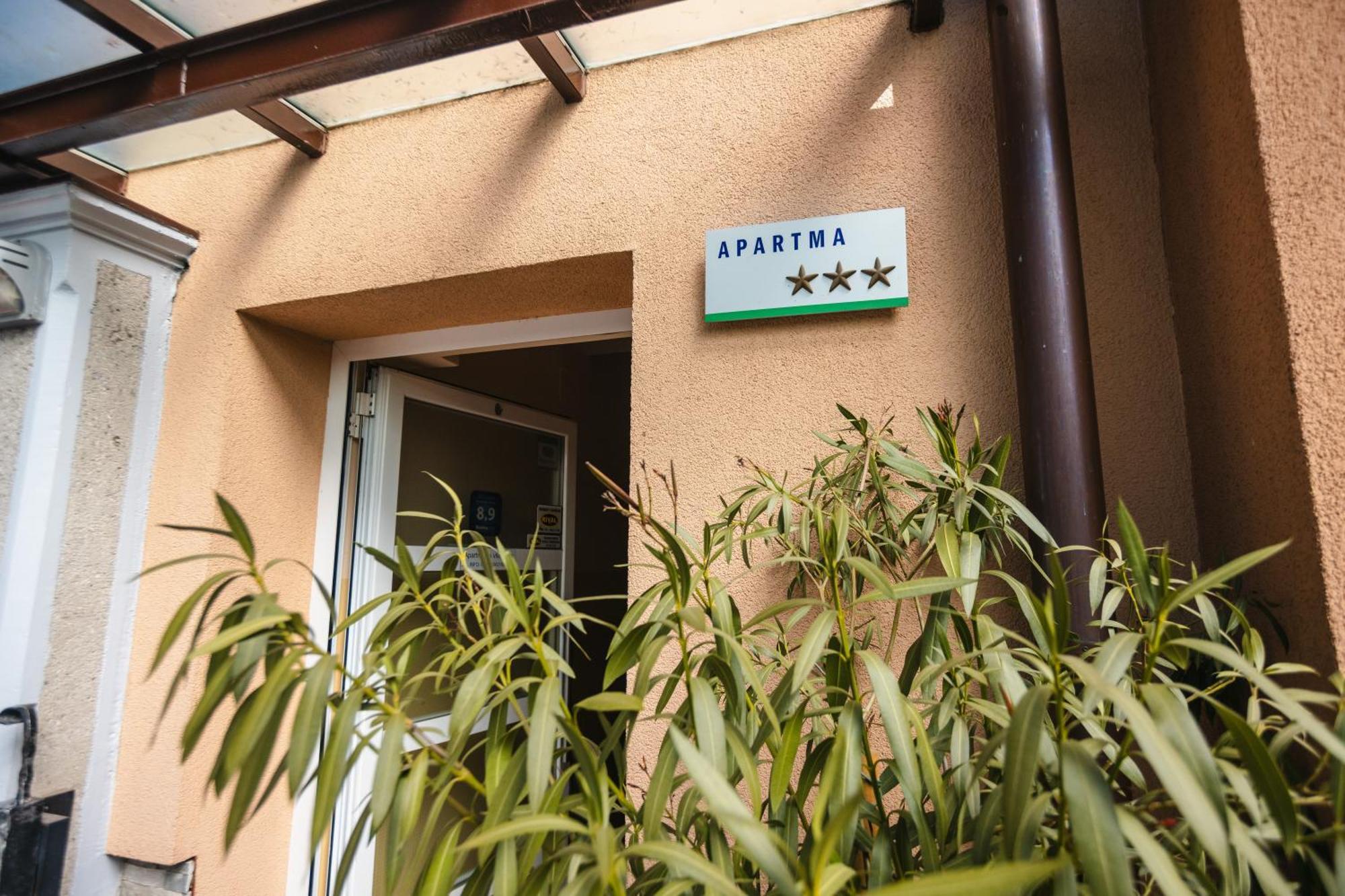 Vila Klara Apartments リュブリャナ エクステリア 写真