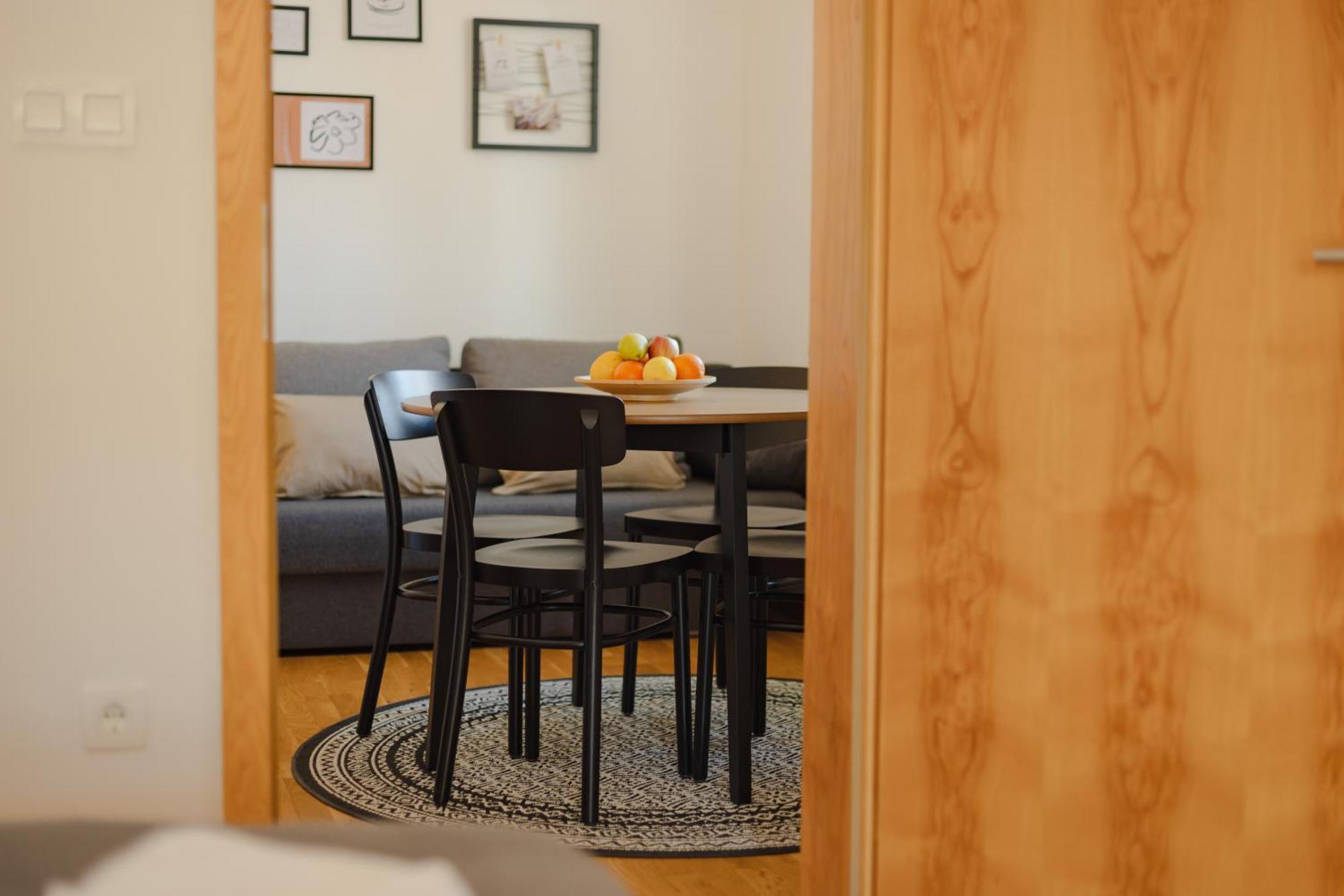 Vila Klara Apartments リュブリャナ エクステリア 写真