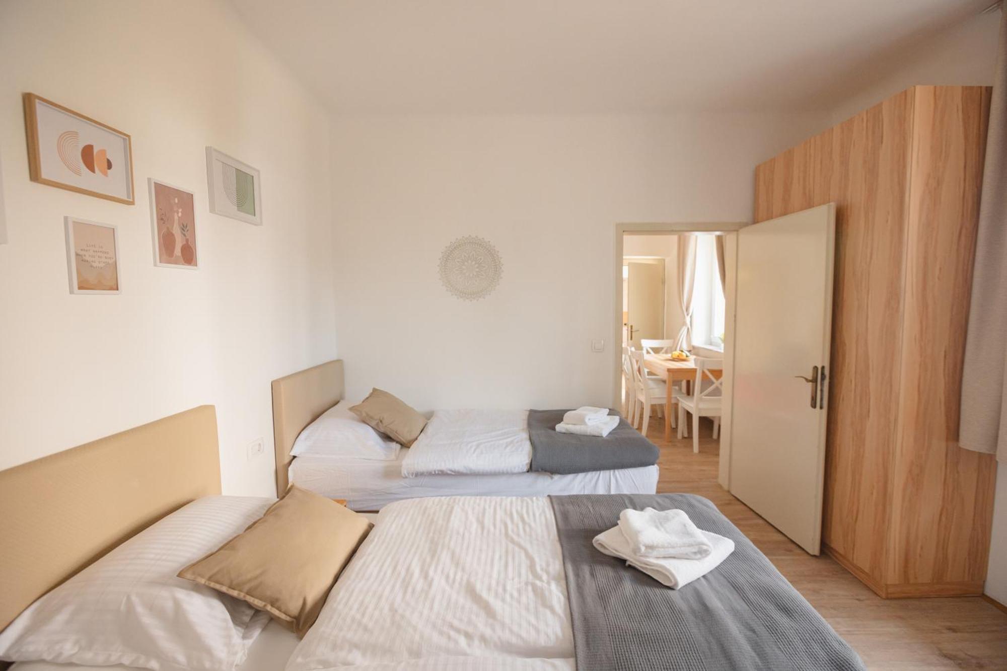 Vila Klara Apartments リュブリャナ エクステリア 写真