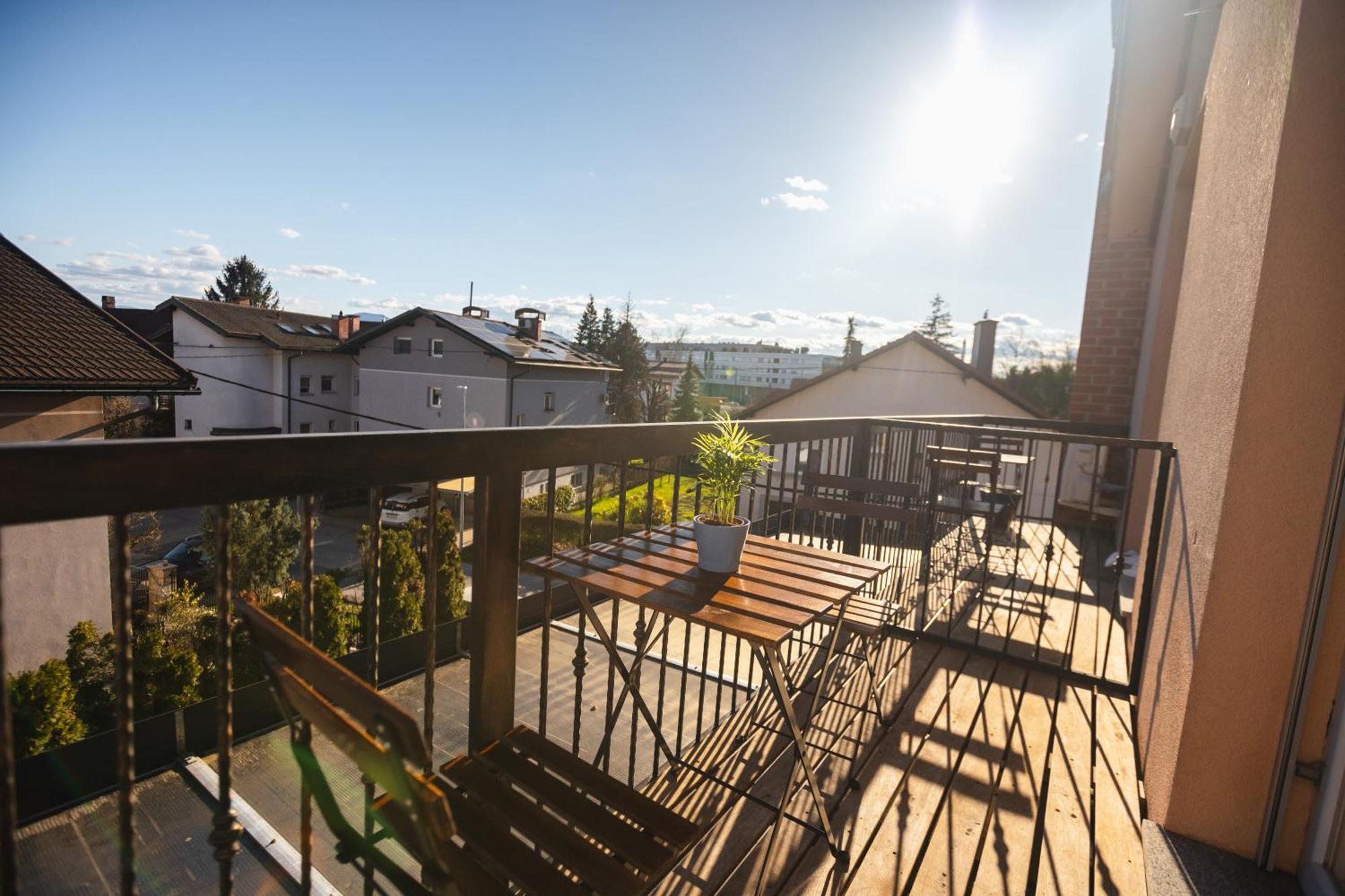 Vila Klara Apartments リュブリャナ エクステリア 写真