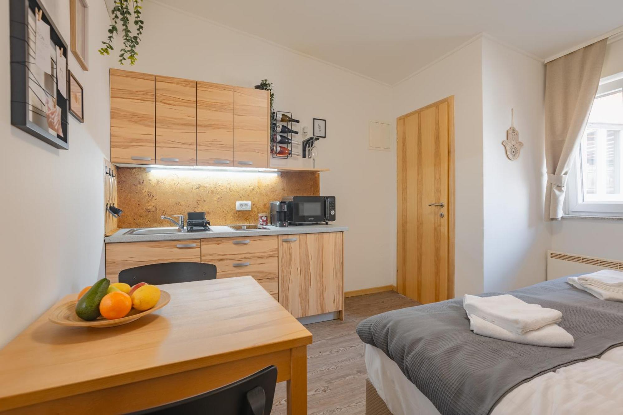 Vila Klara Apartments リュブリャナ エクステリア 写真