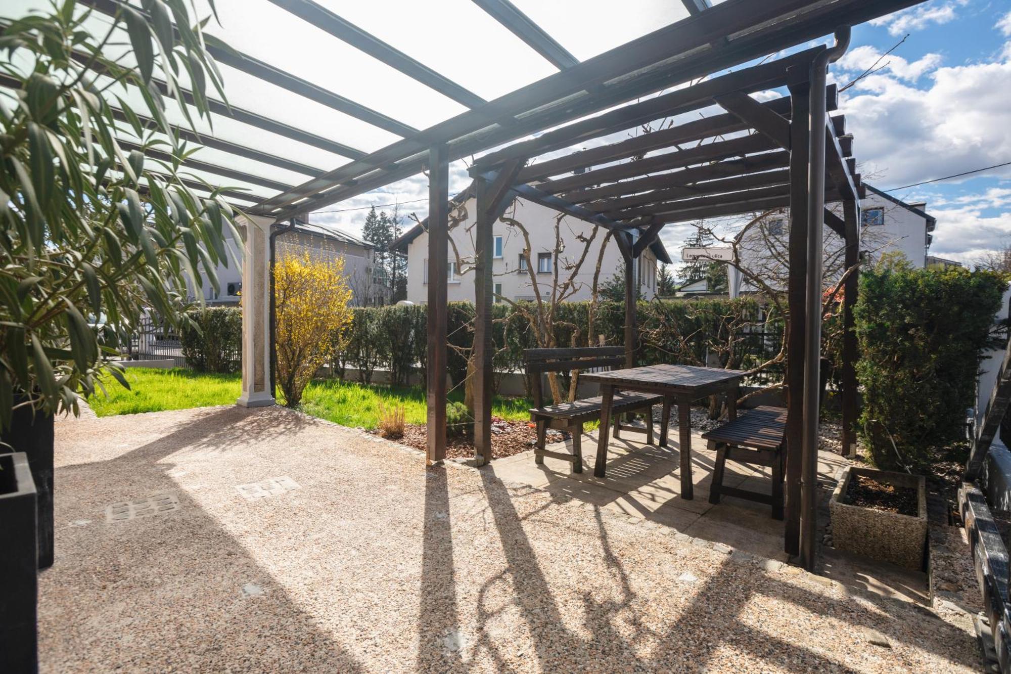Vila Klara Apartments リュブリャナ エクステリア 写真