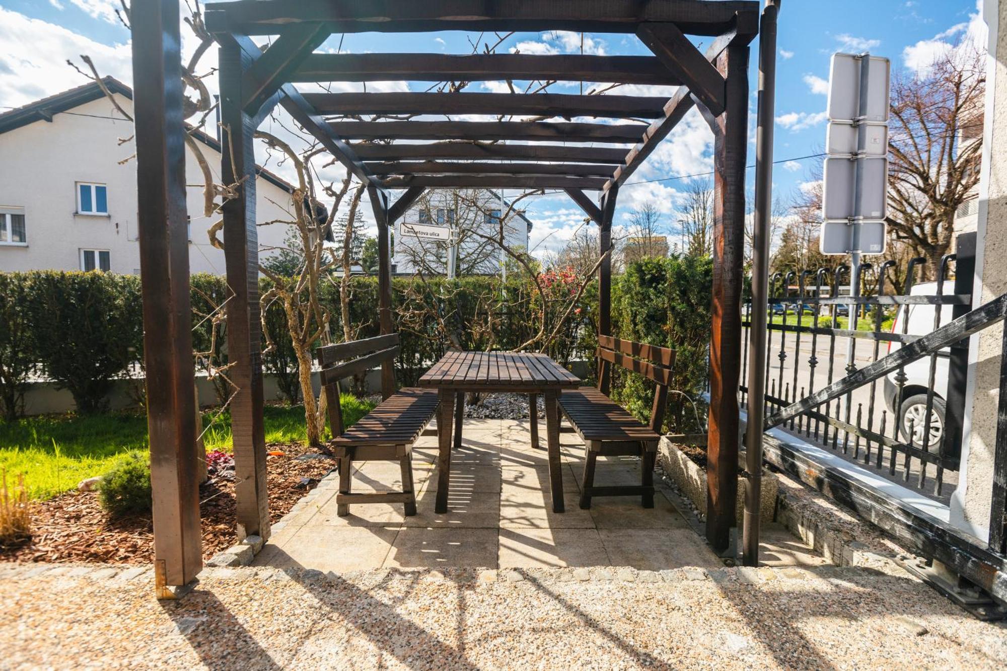 Vila Klara Apartments リュブリャナ エクステリア 写真