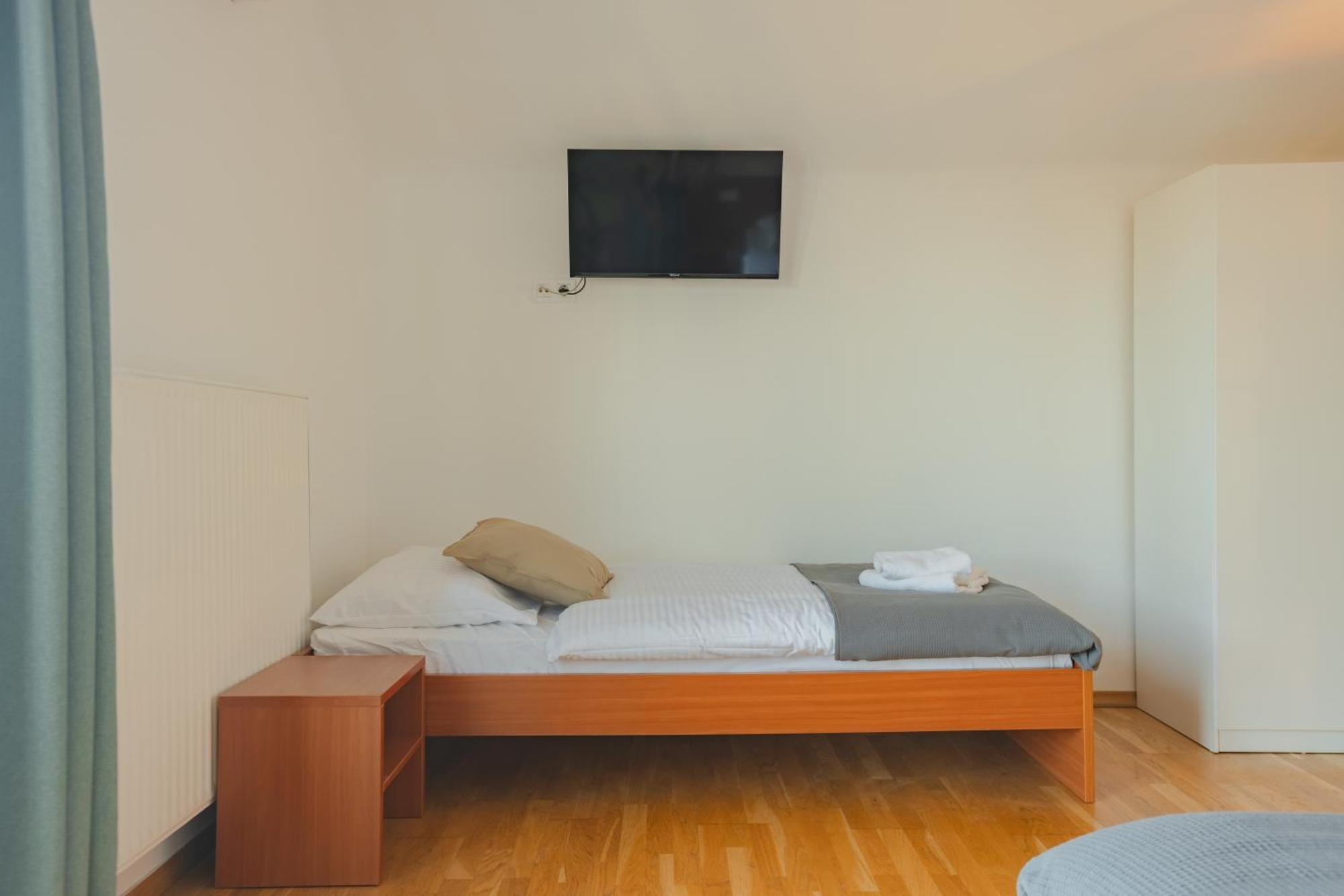 Vila Klara Apartments リュブリャナ エクステリア 写真