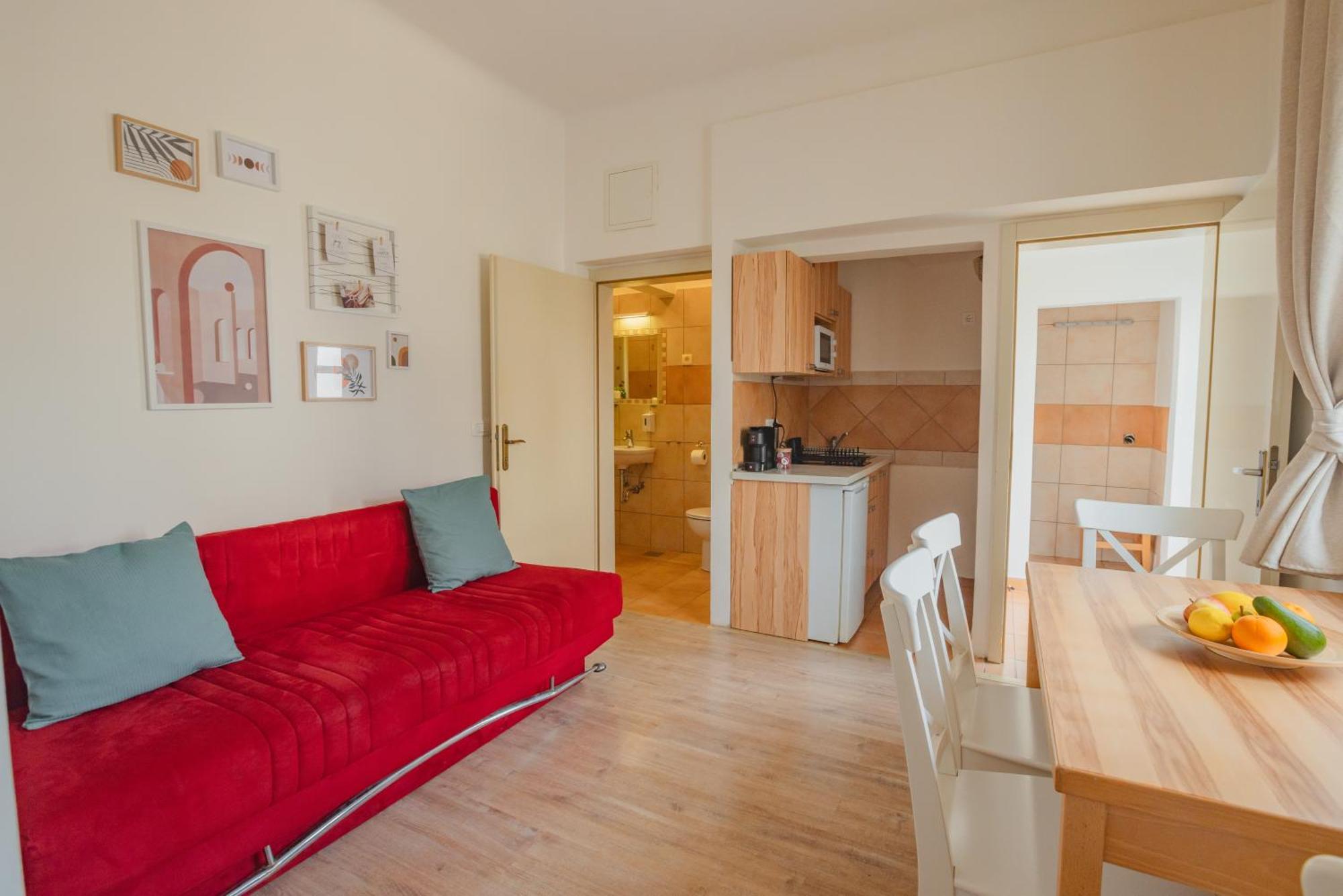 Vila Klara Apartments リュブリャナ エクステリア 写真