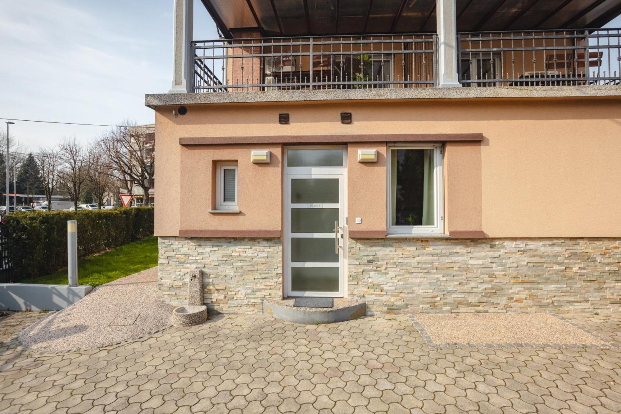 Vila Klara Apartments リュブリャナ エクステリア 写真